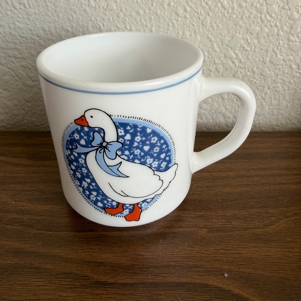 Vintage Country Arcopal Goose Duck Mug Cup Milk Glass France Vintage 12oz